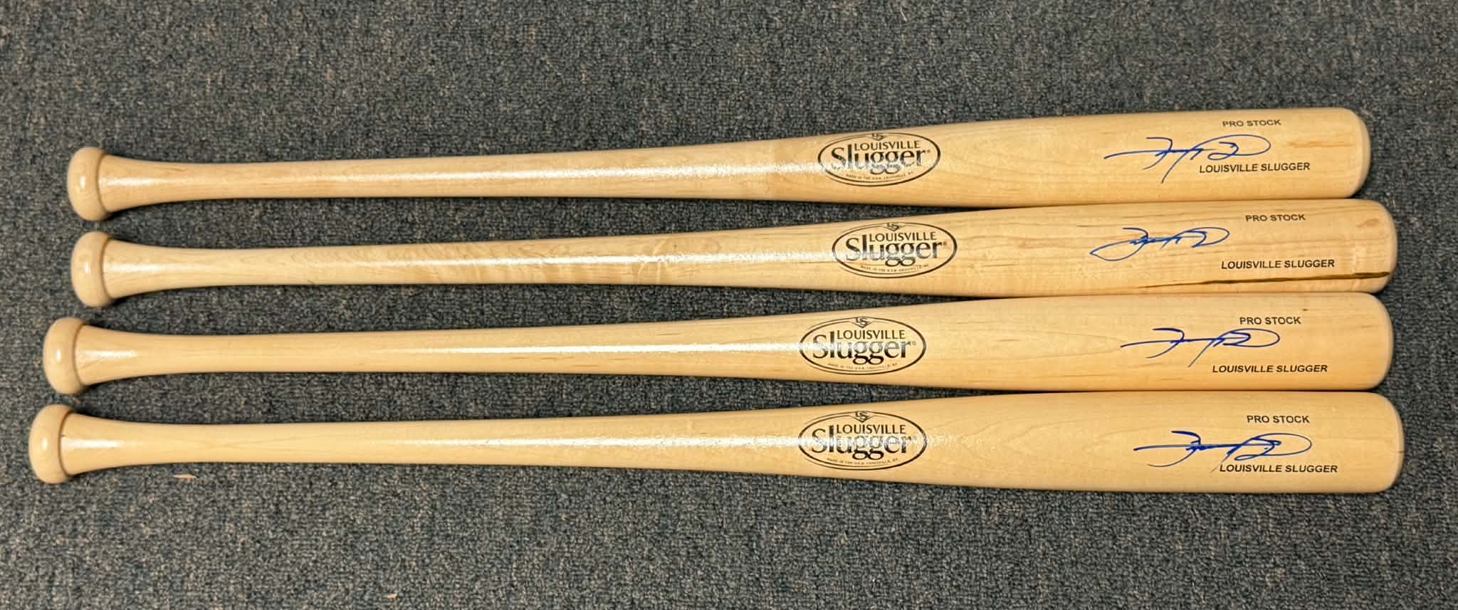 SAMMY SOSA SIGNED AUTO ASH LOUISVILLE (1) BAT BECKETT BAS AUTOGRAPHED