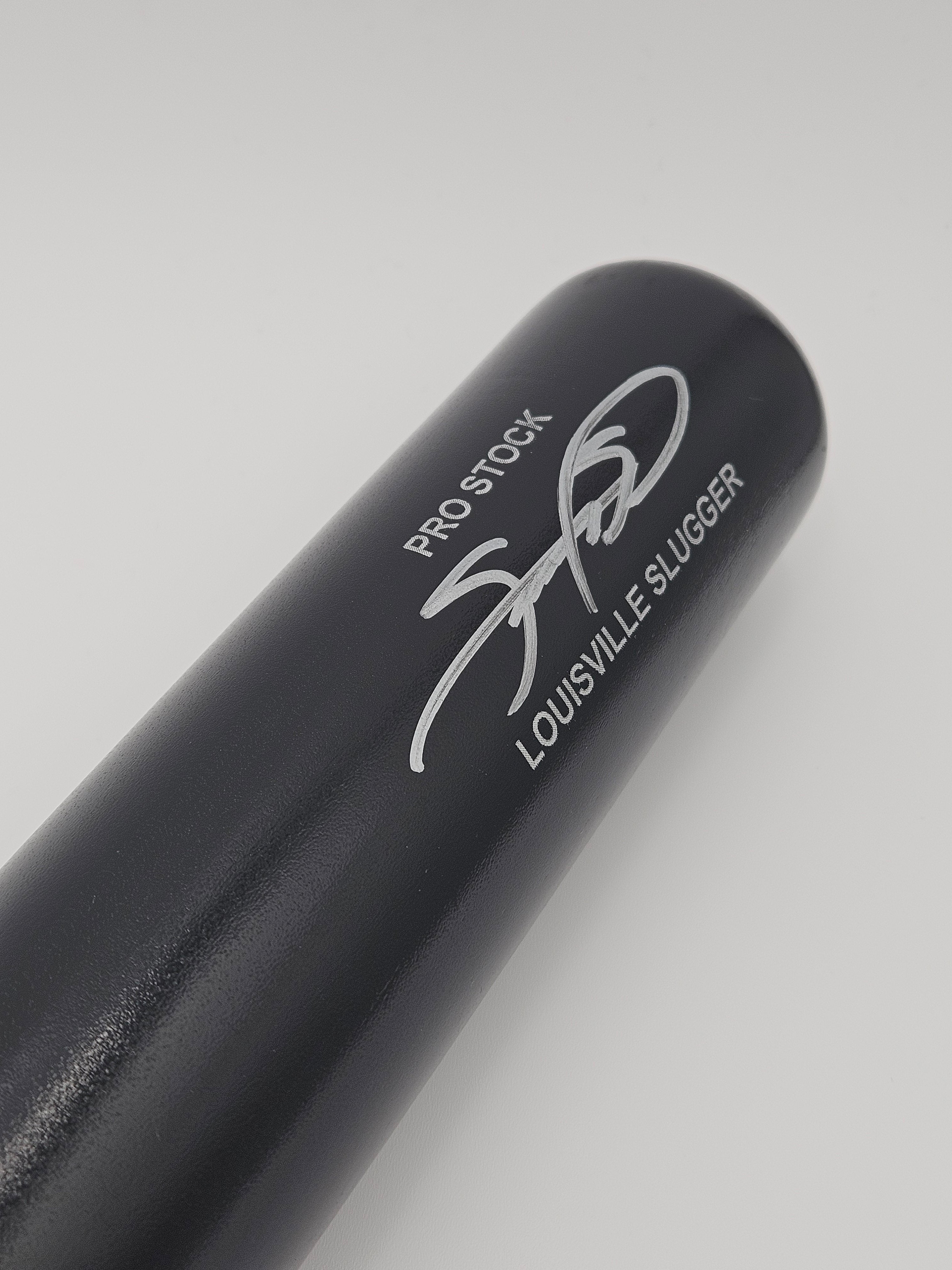 SAMMY SOSA SIGNED AUTO BLACK LOUISVILLE BAT BECKETT BAS AUTOGRAPHED