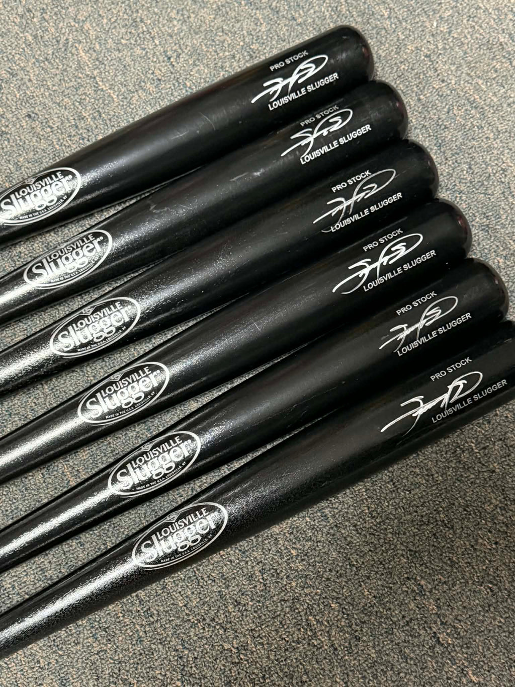 SAMMY SOSA SIGNED AUTO BLACK LOUISVILLE BAT BECKETT BAS AUTOGRAPHED