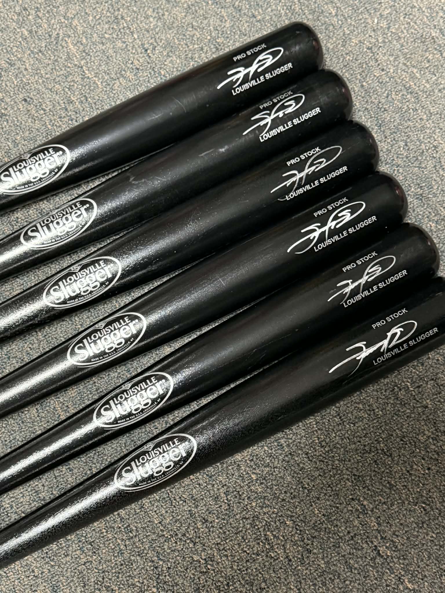 SAMMY SOSA SIGNED AUTO BLACK LOUISVILLE BAT BECKETT BAS AUTOGRAPHED