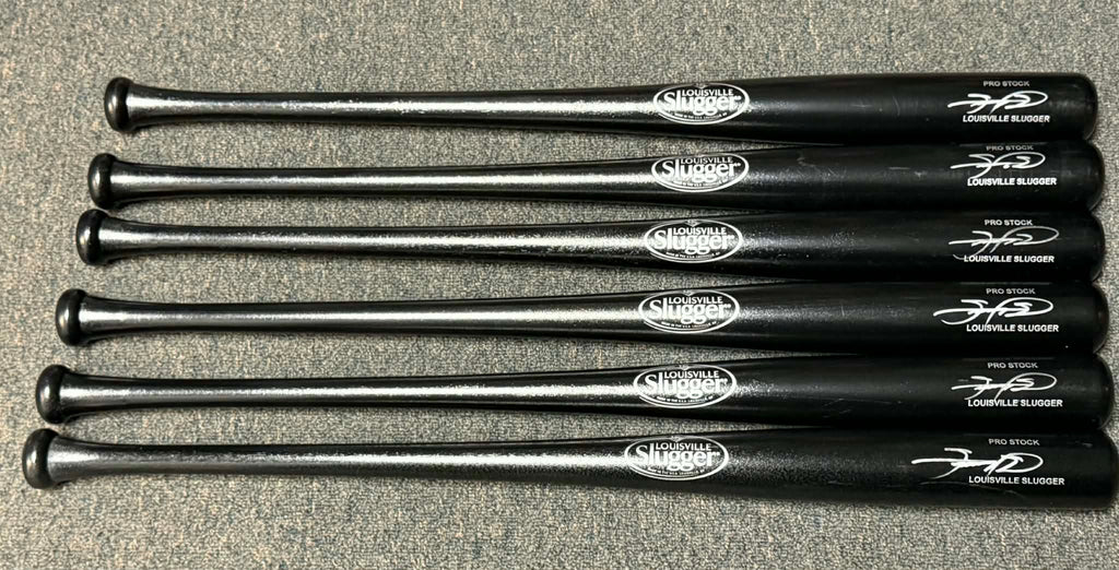 SAMMY SOSA SIGNED AUTO BLACK LOUISVILLE BAT BECKETT BAS AUTOGRAPHED