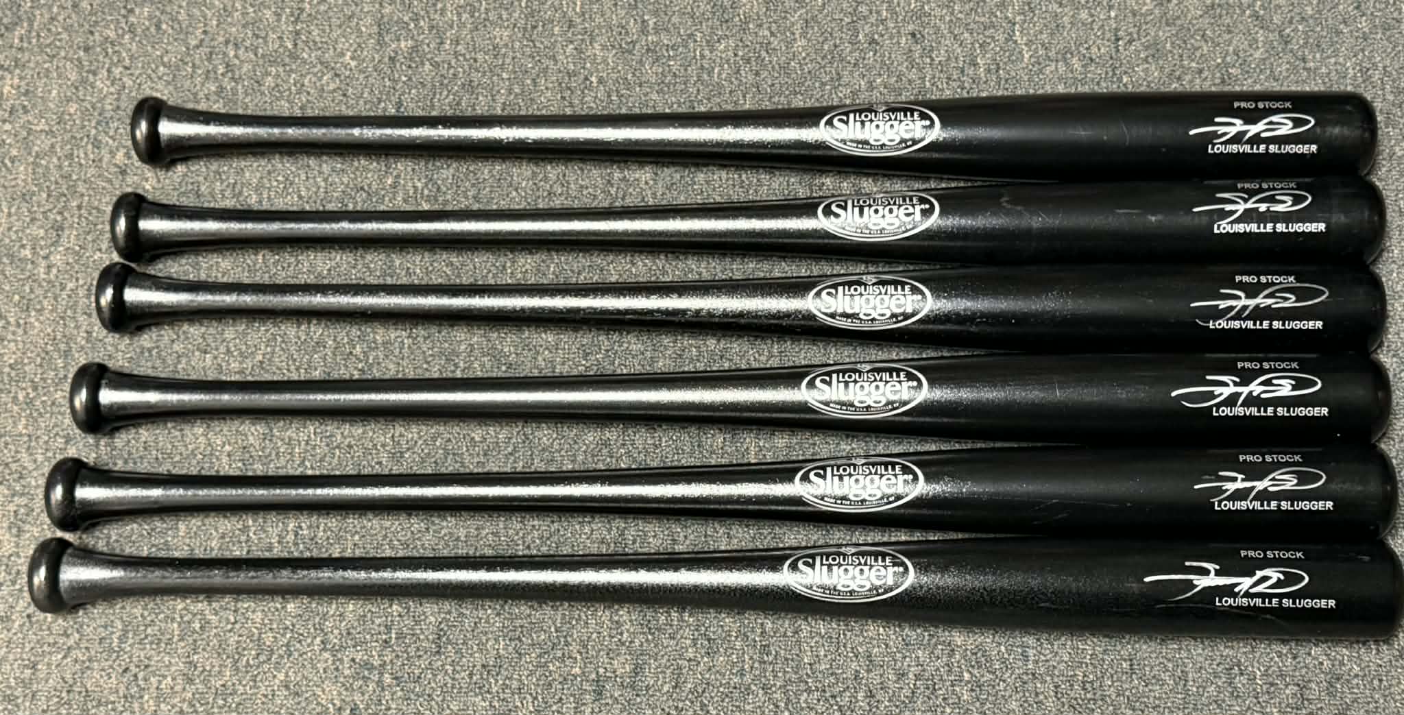 SAMMY SOSA SIGNED AUTO BLACK LOUISVILLE BAT BECKETT BAS AUTOGRAPHED